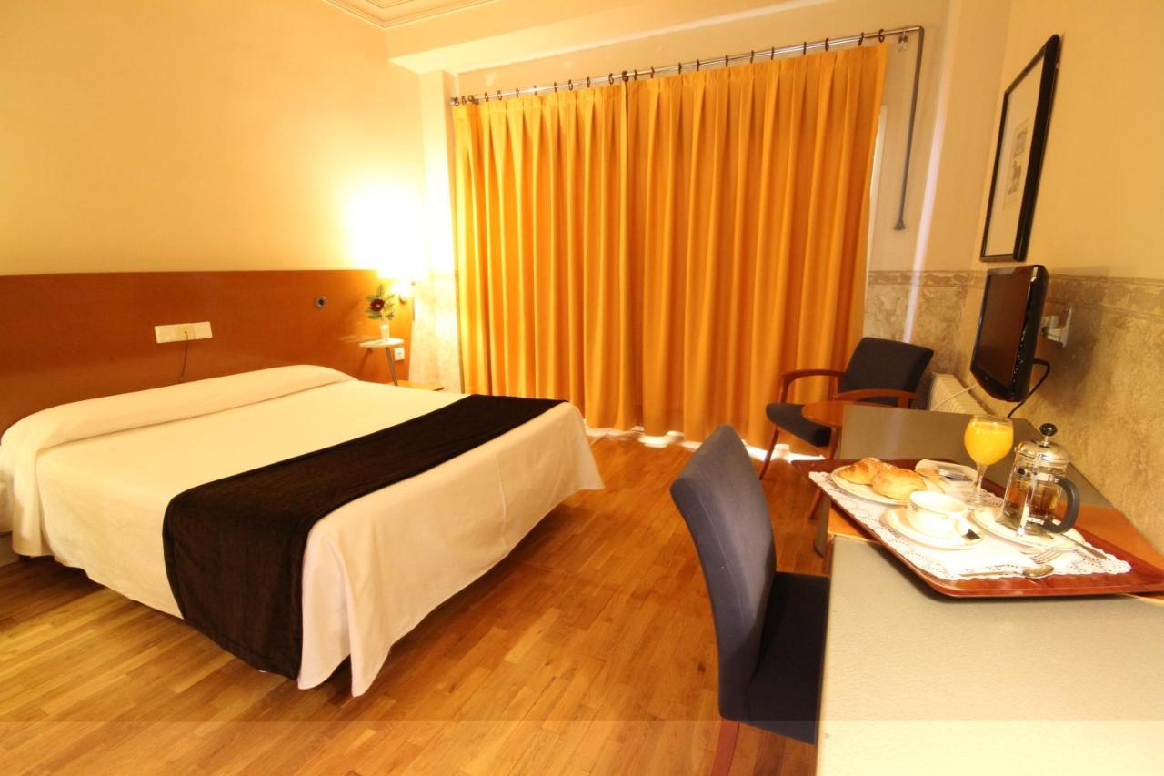 Hotel Azar بلاسينثيا المظهر الخارجي الصورة